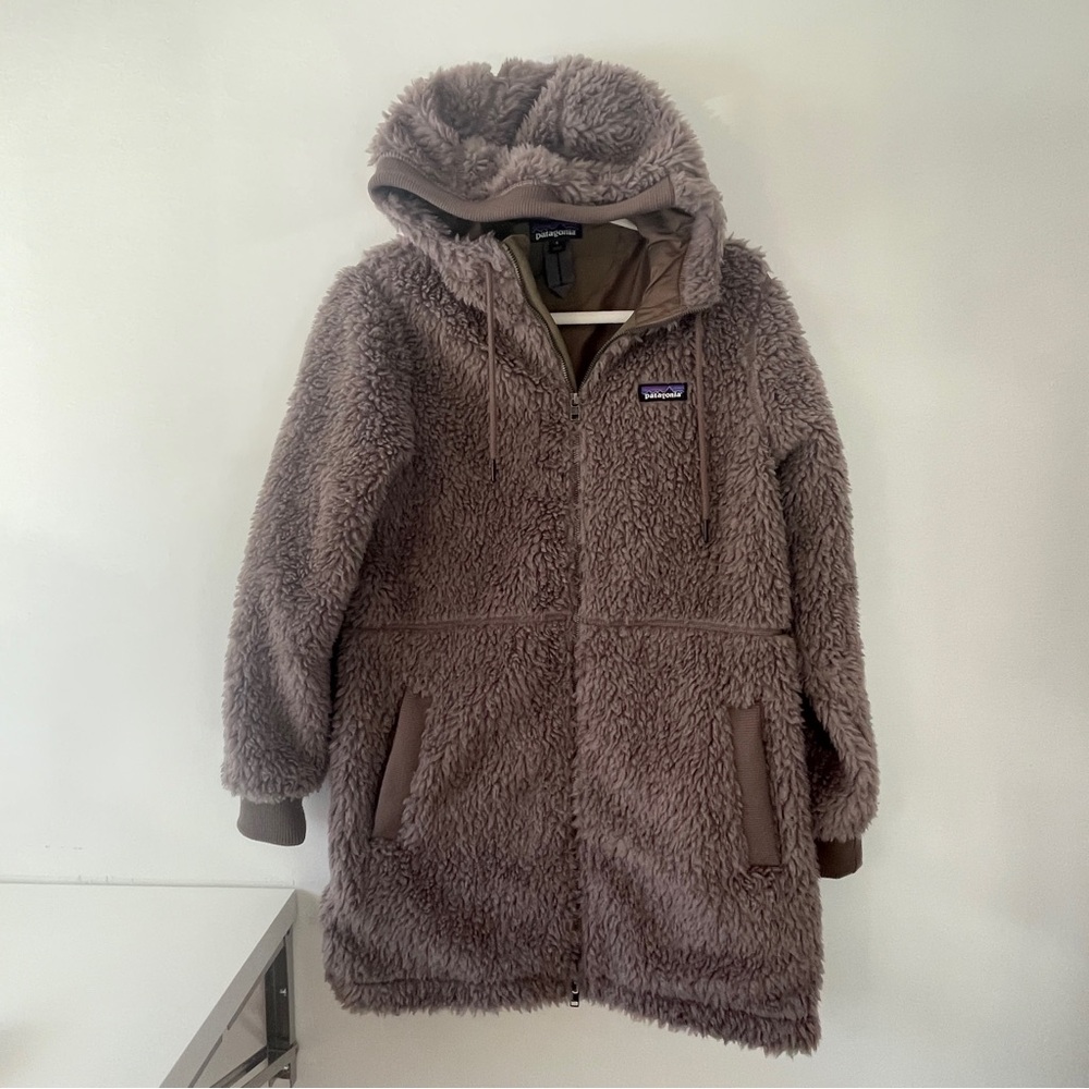 Women's Patagonia Dusty Mesa Parka in the color Furry Taupe